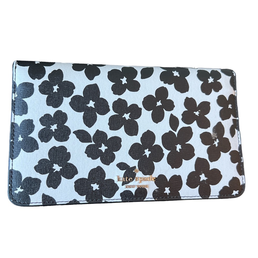 Kate Spade Darcy large clutch or wallet flora white and black like new
